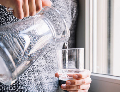 10 varovných príznakov, že vaše telo potrebuje viac vody, ako mu dávate!